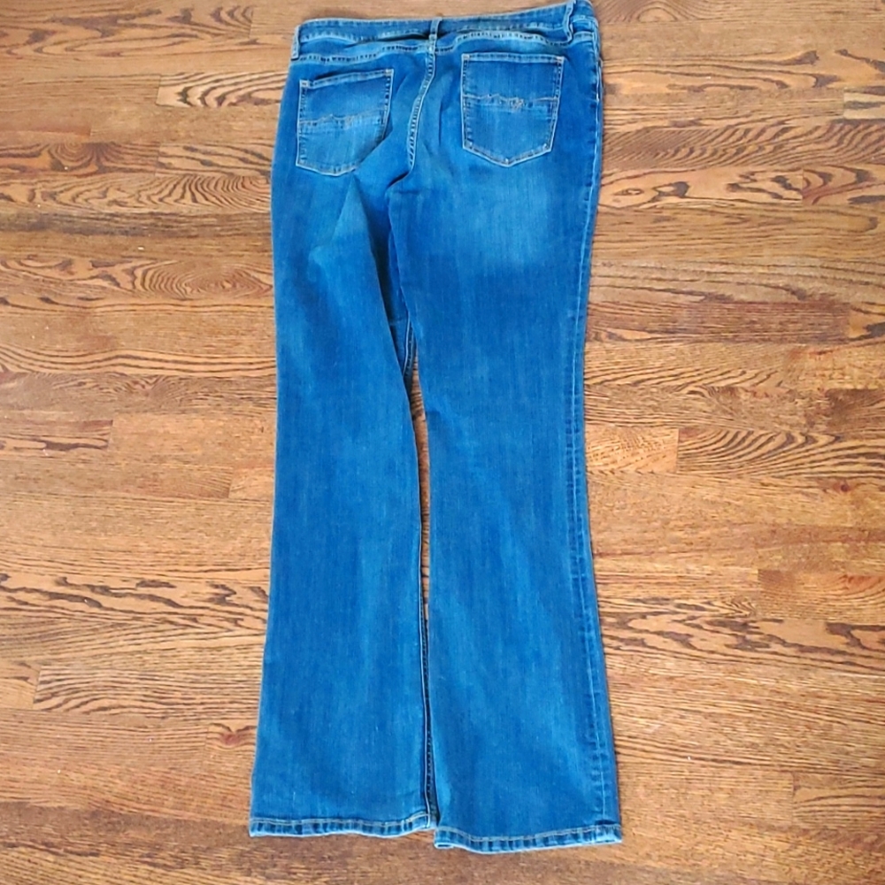 Curvy Bootcut Jeans